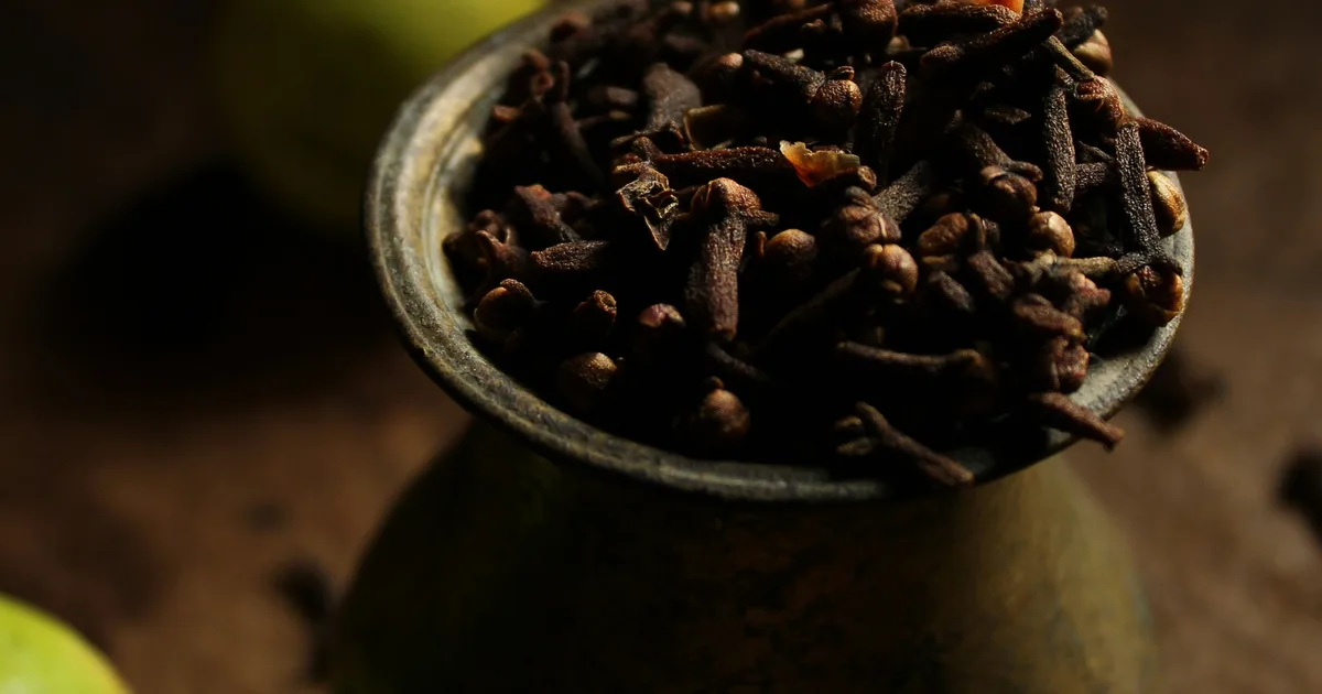 Infusion clou de girofle et gingembre : recette + bienfaits